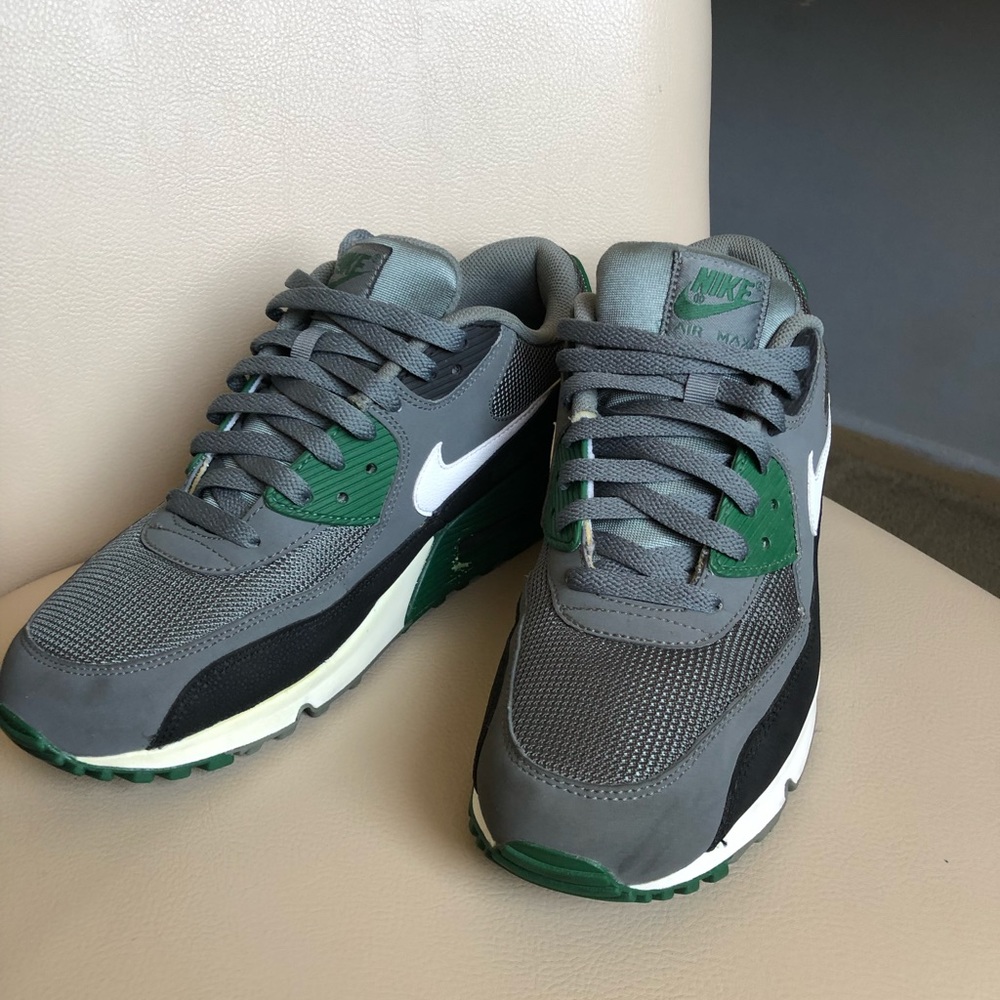 Men’s Nike Air Max 90 size 10.5